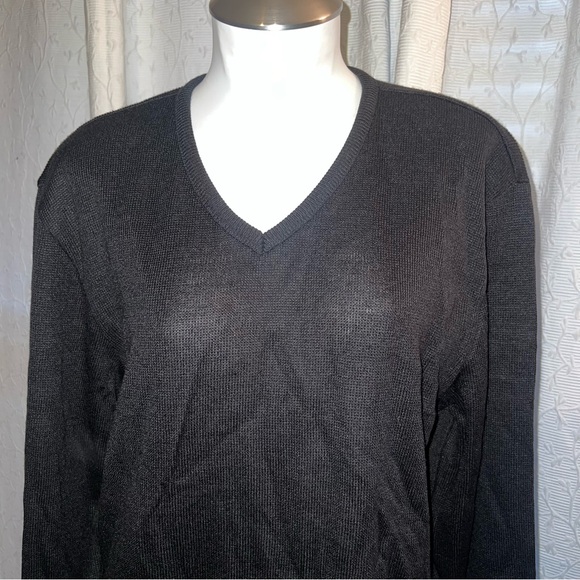 Doc & Amelia vest and sweater - Picture 7 of 11